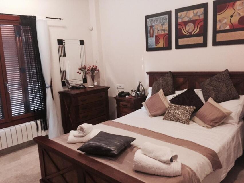 Casa Catherina Joan - El Valle Golf Resort Banos y Mendigo ภายนอก รูปภาพ